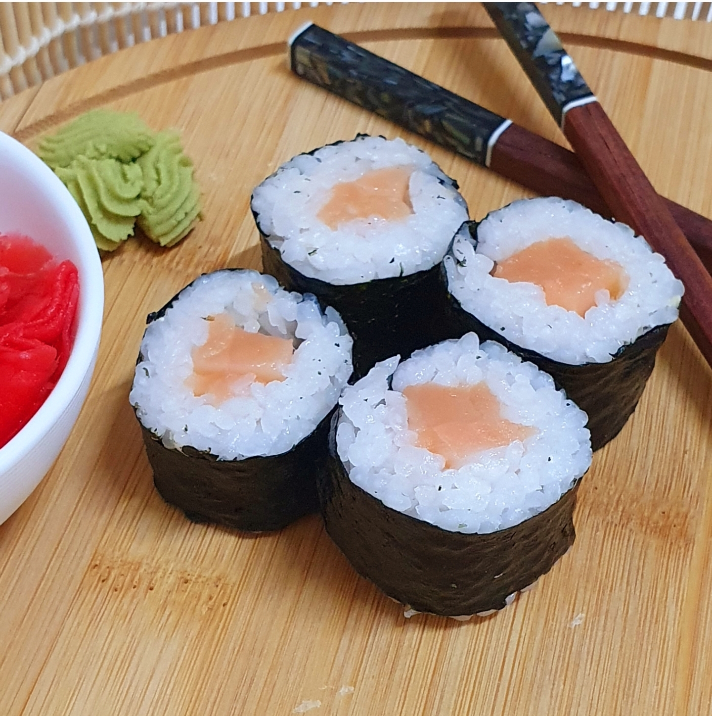 Маки с лососем — Роллы Sushi Express